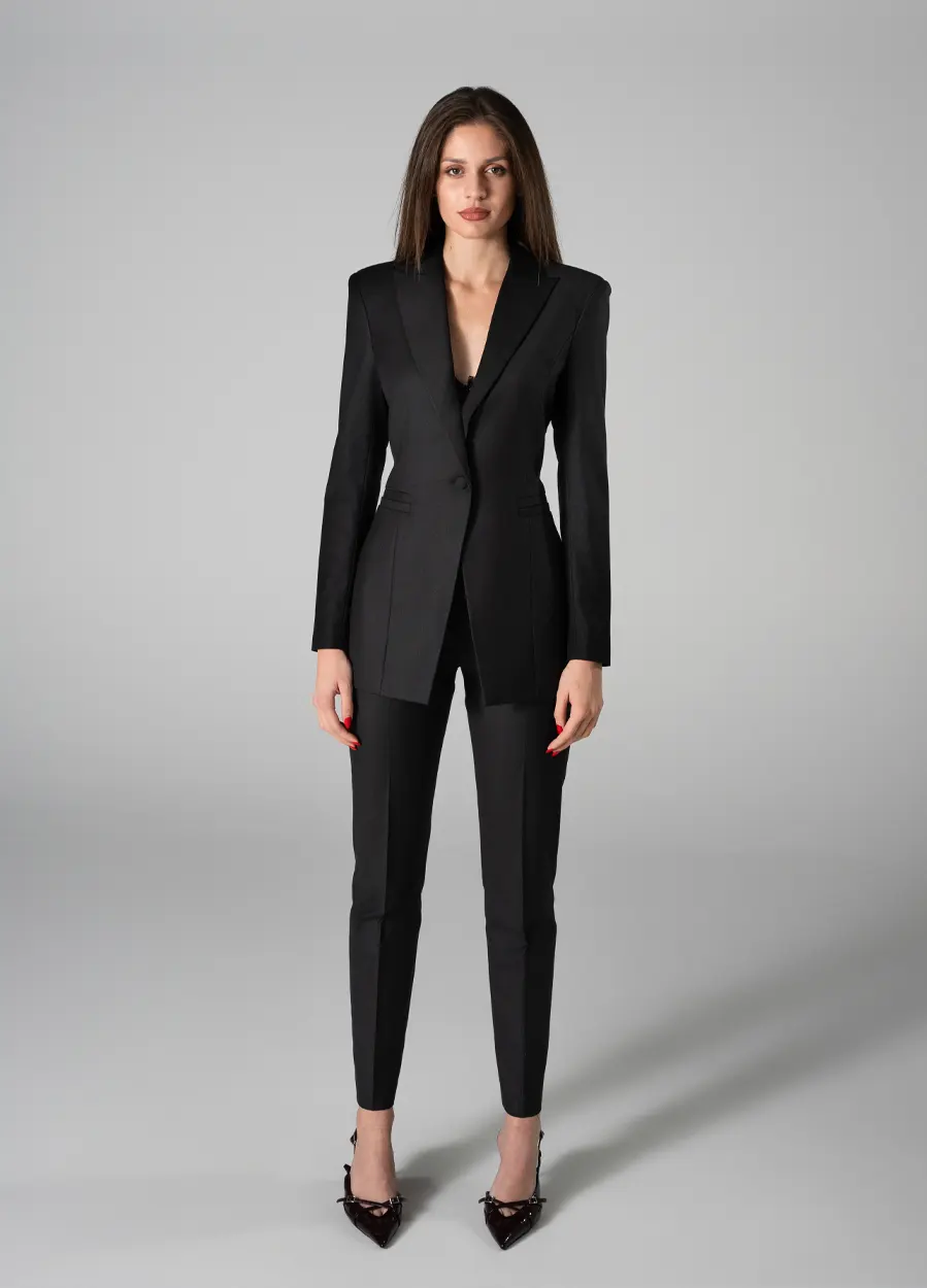 Suit Uni Black - Esencija poslovne elegancije