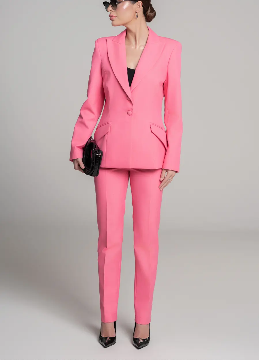 Suit Viktoria - Simbol moderne elegancije